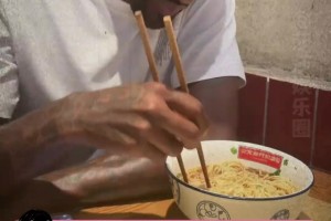 原来还有后续！从此有两个人每天一睁眼就问开学没~